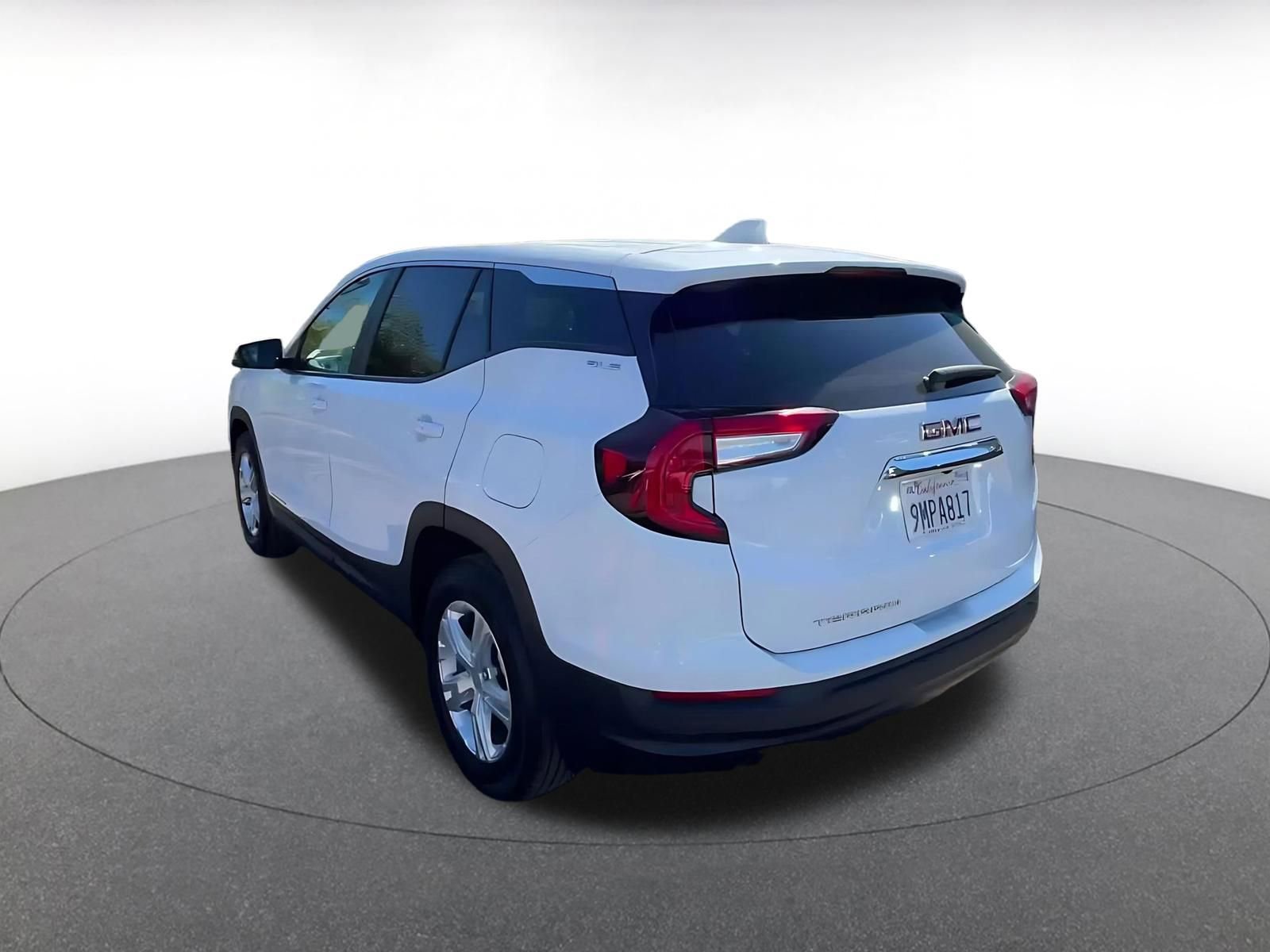 Used 2024 GMC Terrain SLE image 11