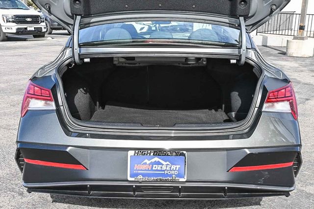 Used 2025 Hyundai Elantra Limited image 25