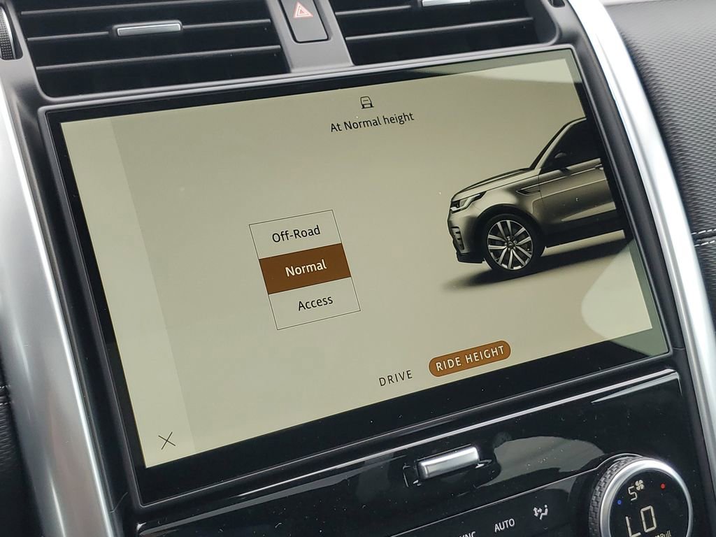 New 2025 Land Rover Discovery Dynamic SE image 24