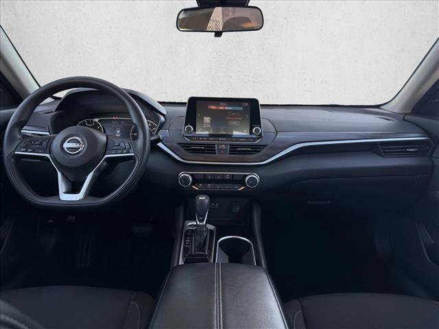 Used 2024 Nissan Altima 2.5 SV FWD image 14