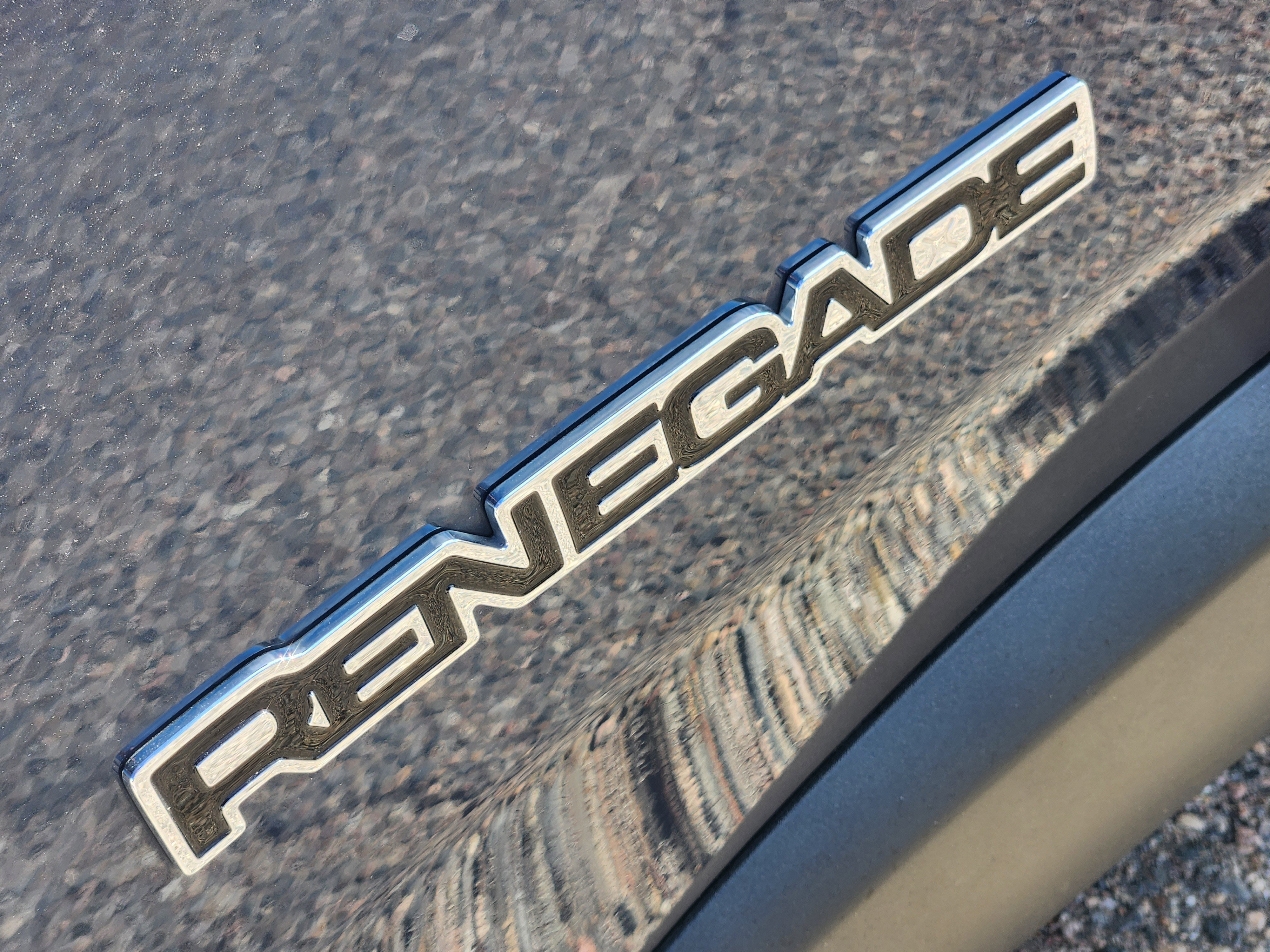 Used 2023 Jeep Renegade Latitude w/ Premium Group AWD/4WD image 8