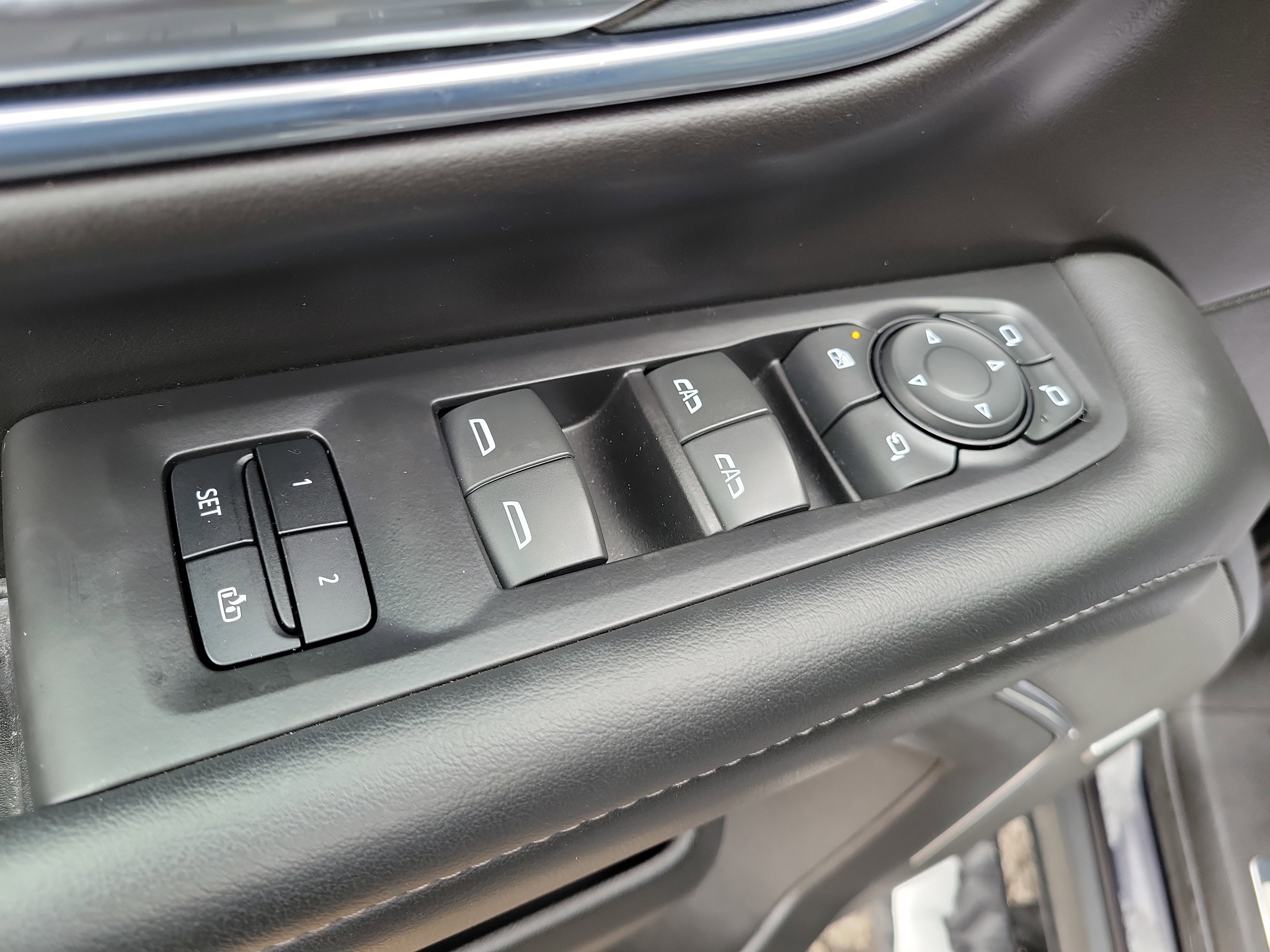 Used 2023 Chevrolet Tahoe Z71 w/ Luxury Package image 20