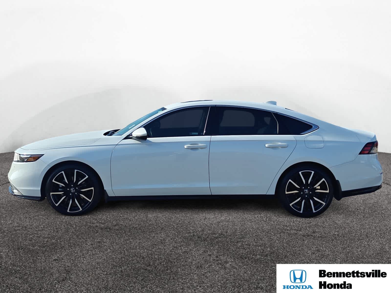 Used 2024 Honda Accord Touring image 2