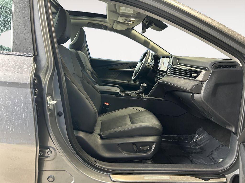 Used 2025 Toyota Camry XLE AWD/4WD image 11