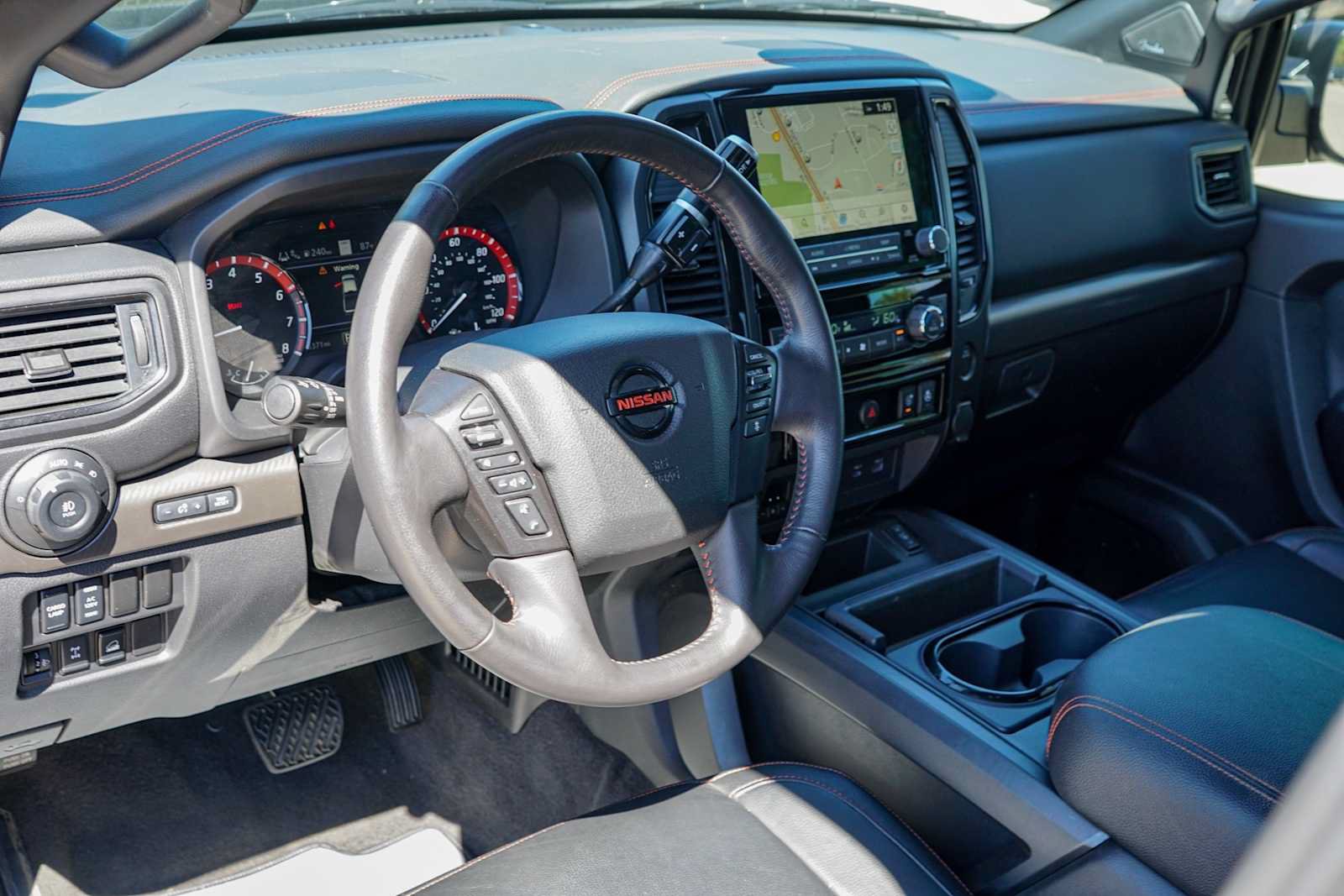 Used 2021 Nissan Titan PRO-4X w/ Pro-4x Convenience Package AWD/4WD image 7