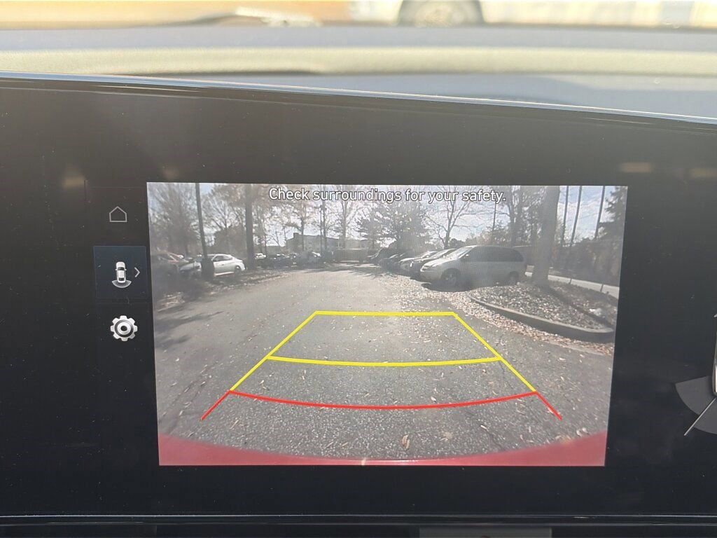 Used 2023 Hyundai Elantra Limited image 12