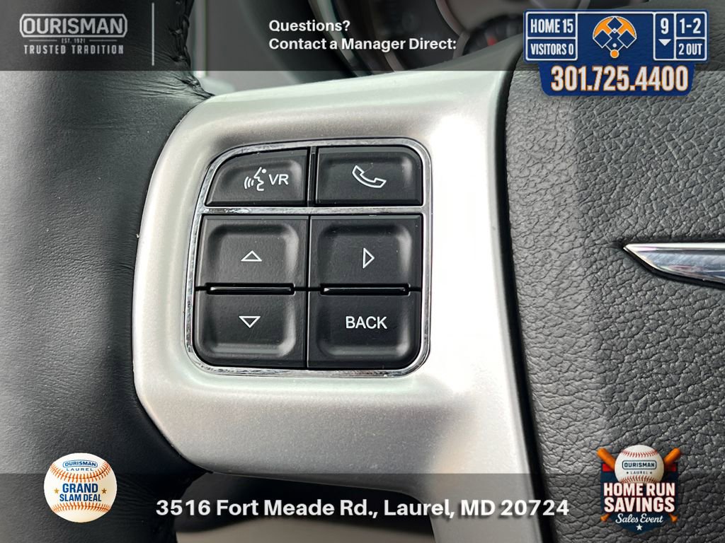 Used 2016 Chrysler Town & Country Touring-L FWD image 23