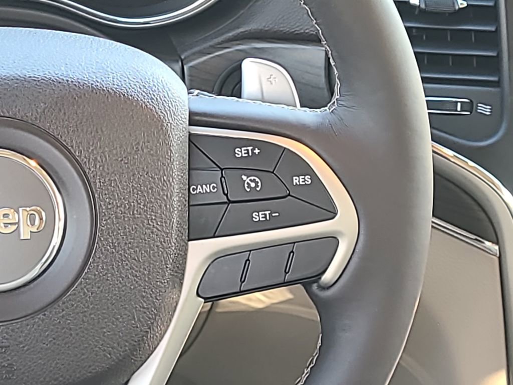 Used 2017 Jeep Grand Cherokee Overland AWD/4WD image 26