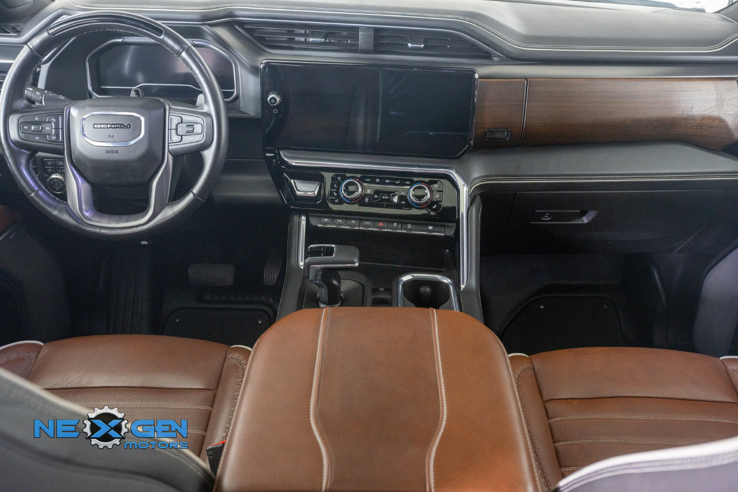 Used 2024 GMC Sierra 1500 Denali Ultimate AWD/4WD image 4