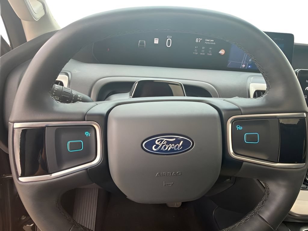 Used 2025 Ford Expedition Active AWD/4WD image 15