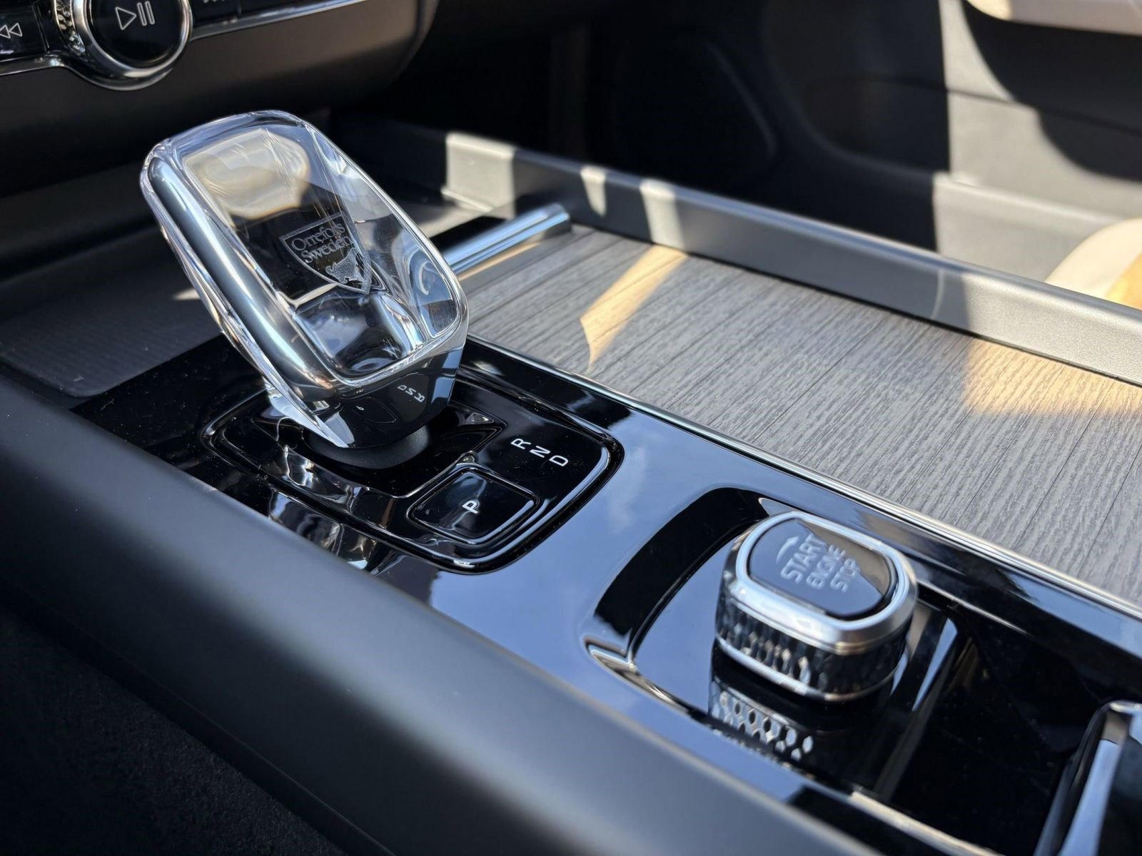 New 2026 Volvo XC60 B5 Core w/ Climate Package AWD/4WD image 17