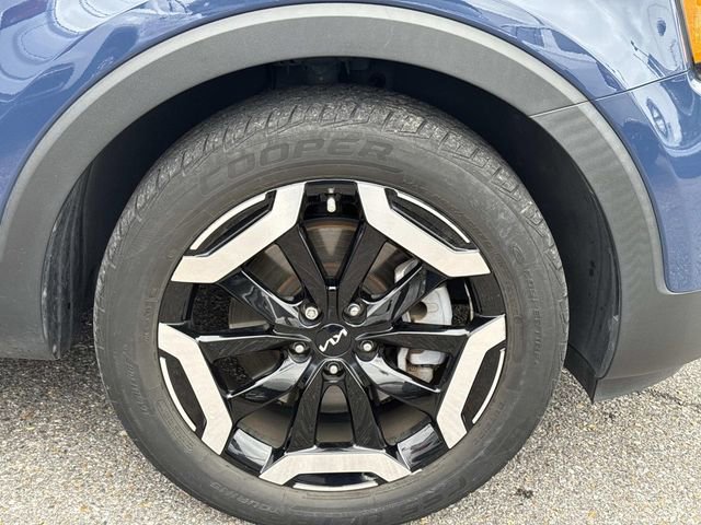 Used 2023 Kia Telluride EX w/ EX Captain's Chair Package image 5