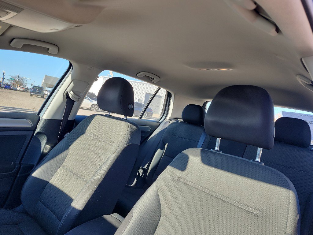 Used 2016 Volkswagen Golf S image 16