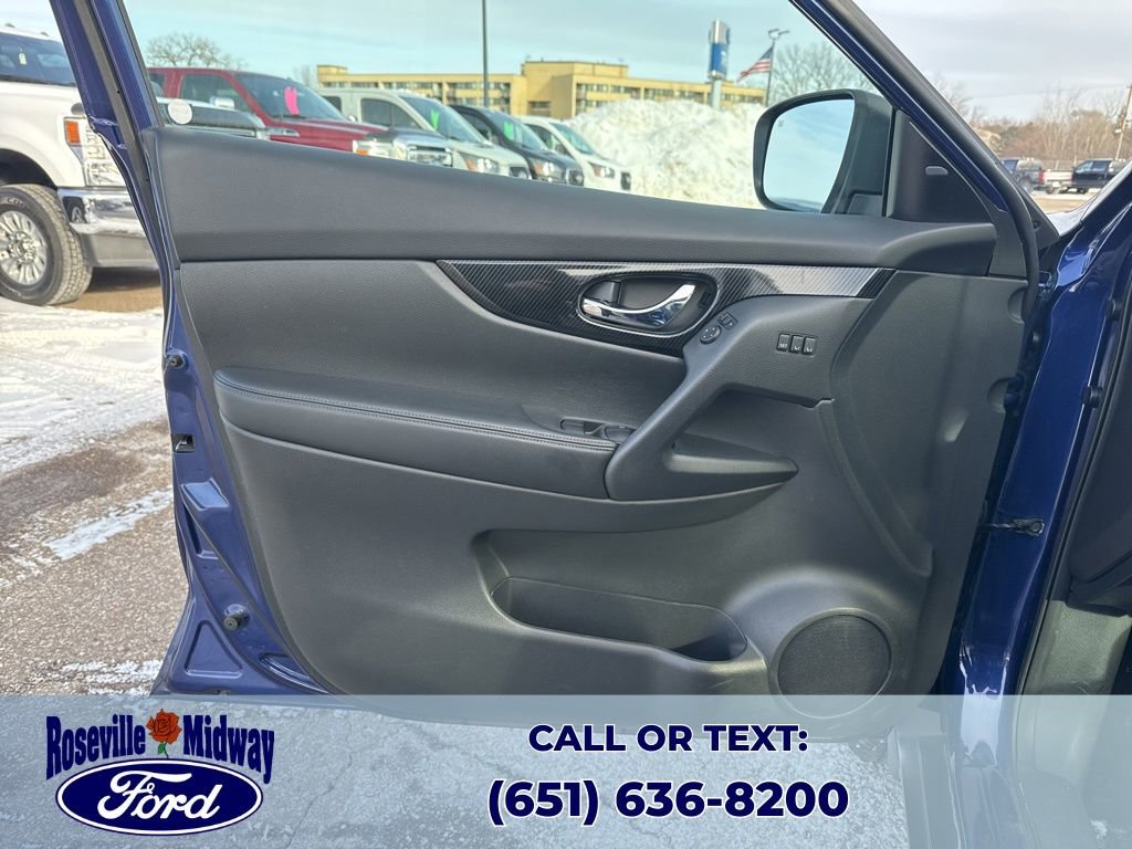 Used 2017 Nissan Rogue SL w/ SL Premium Package image 29