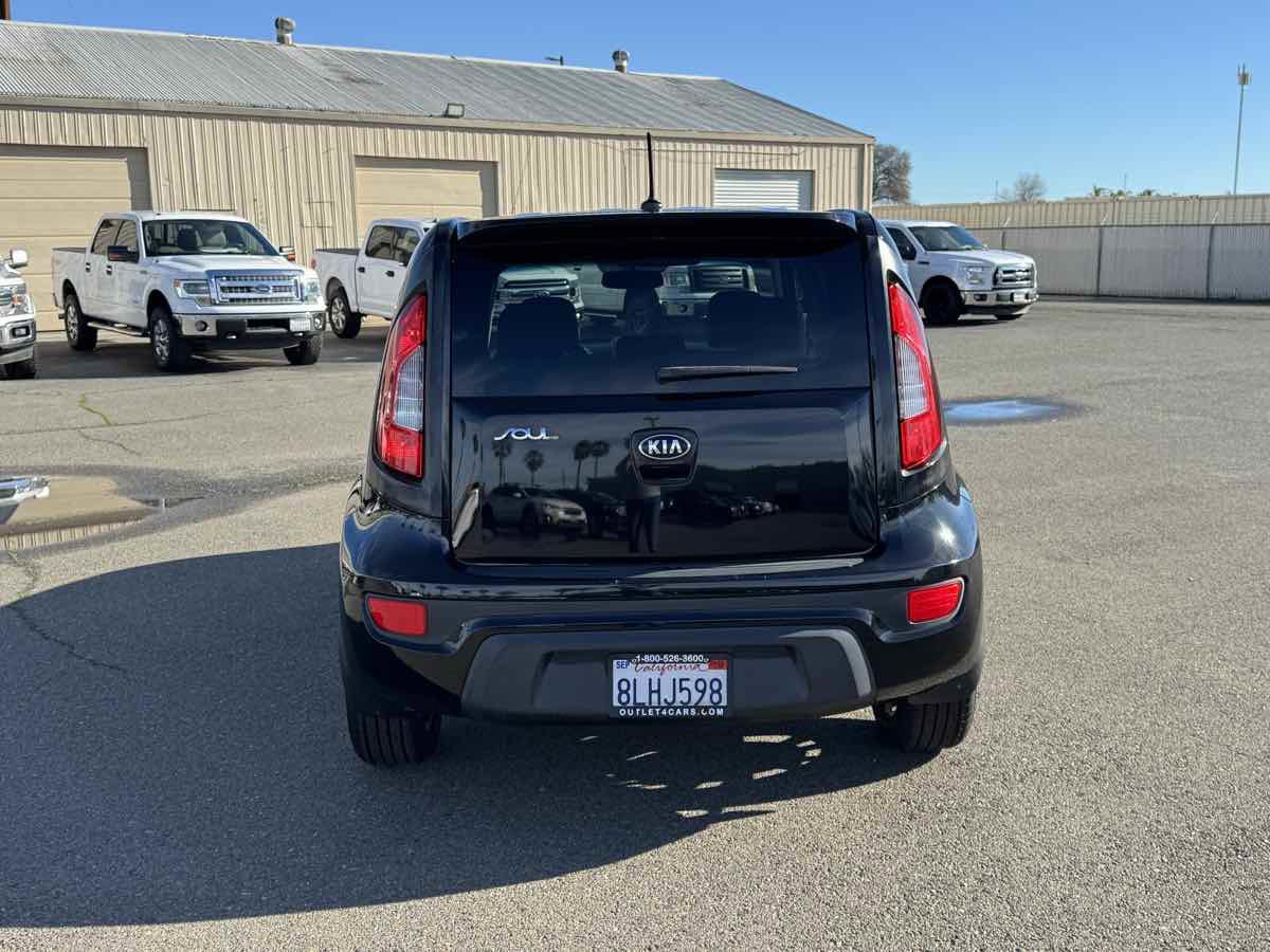 Used 2013 Kia Soul + image 8
