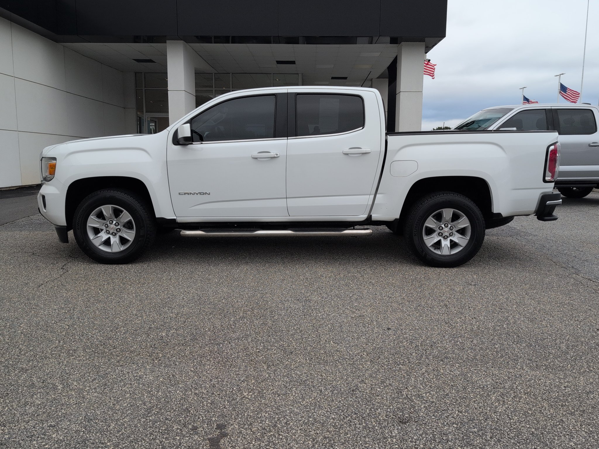 Used 2017 GMC Canyon SLE w/ SLE Convenience Package RWD image 2