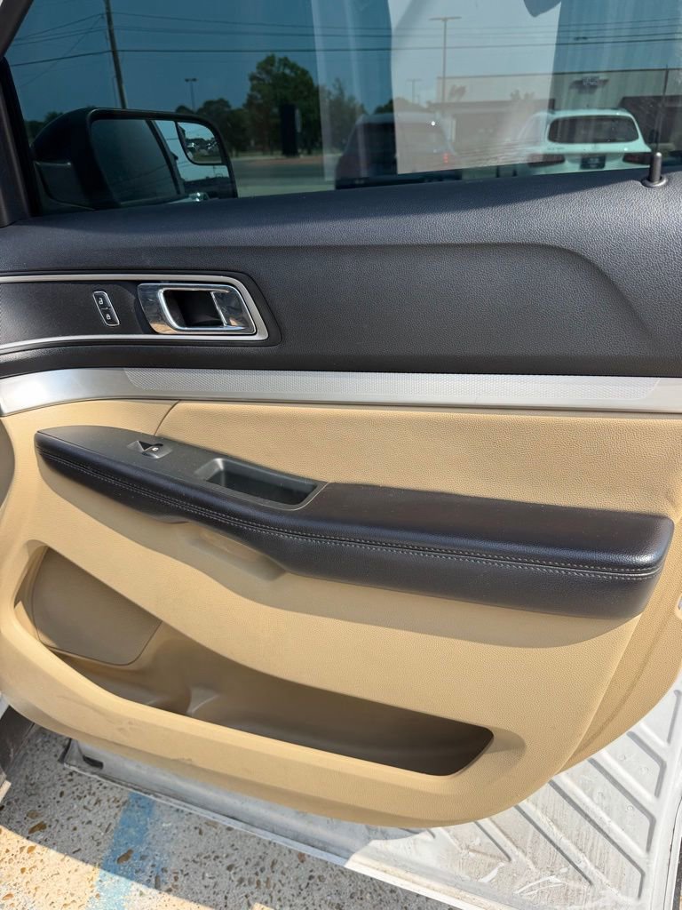 Used 2016 Ford Explorer XLT w/ Equipment Group 202A FWD image 19