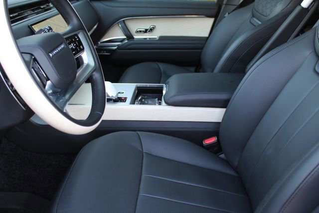 Used 2025 Land Rover Range Rover SV image 22