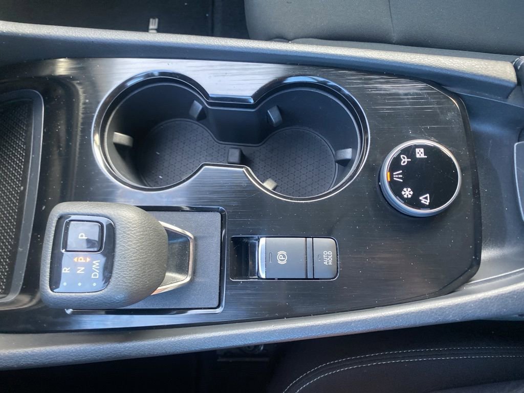 Used 2024 Nissan Rogue S image 29