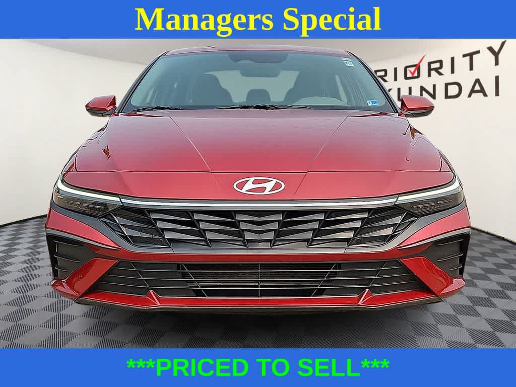 Used 2024 Hyundai Elantra SEL FWD image 2