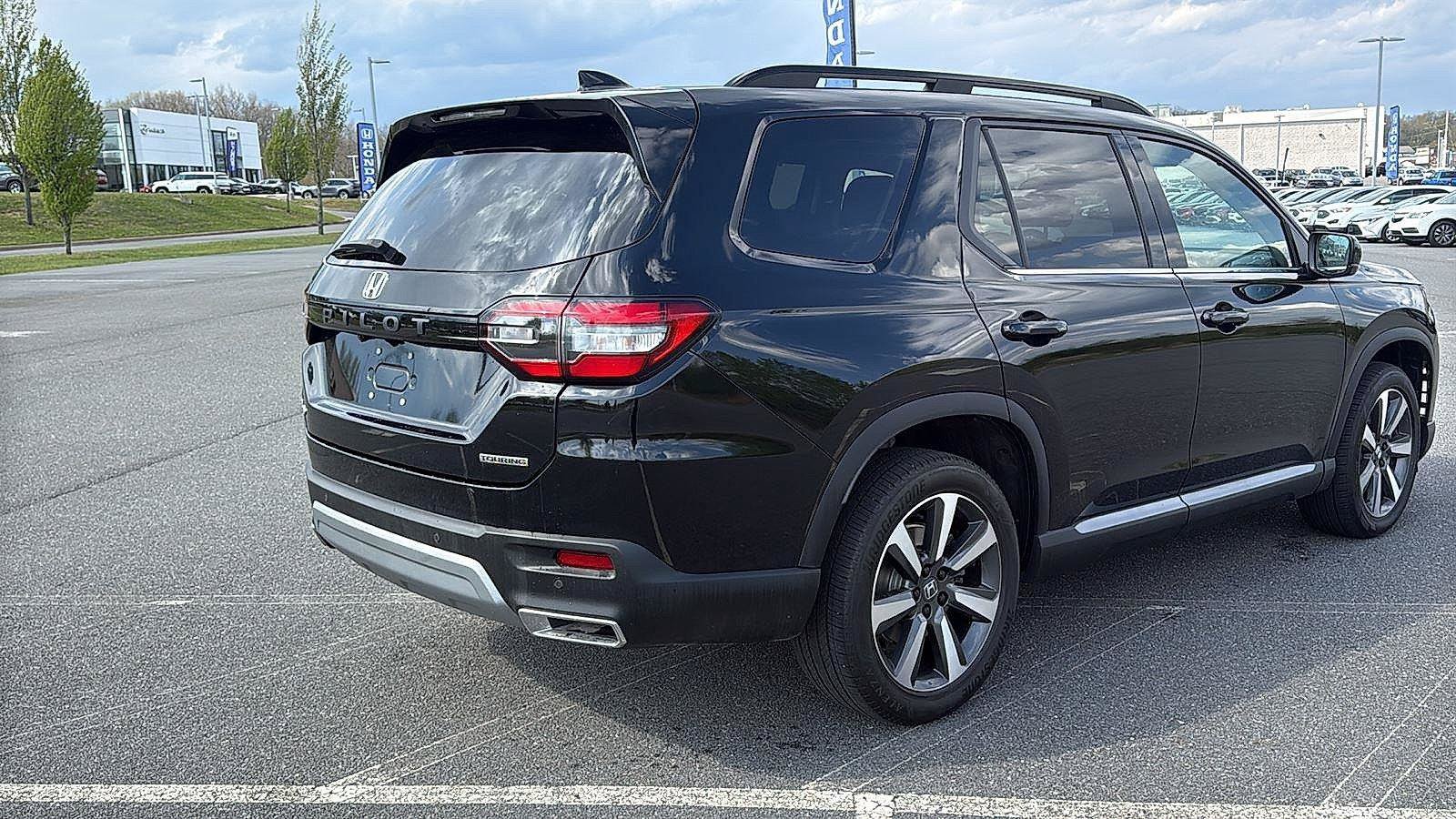 Certified 2025 Honda Pilot Touring image 5