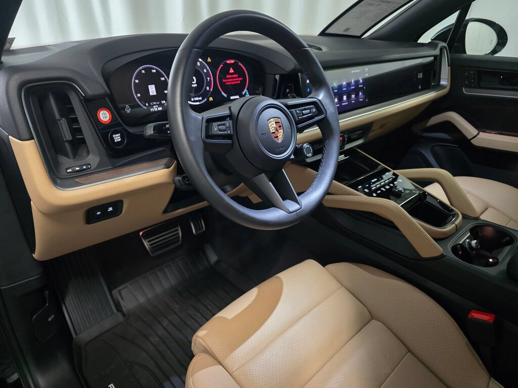 Certified 2026 Porsche Cayenne AWD/4WD image 4
