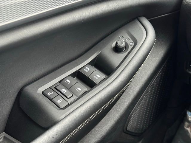 Used 2023 Jeep Grand Cherokee Laredo image 33