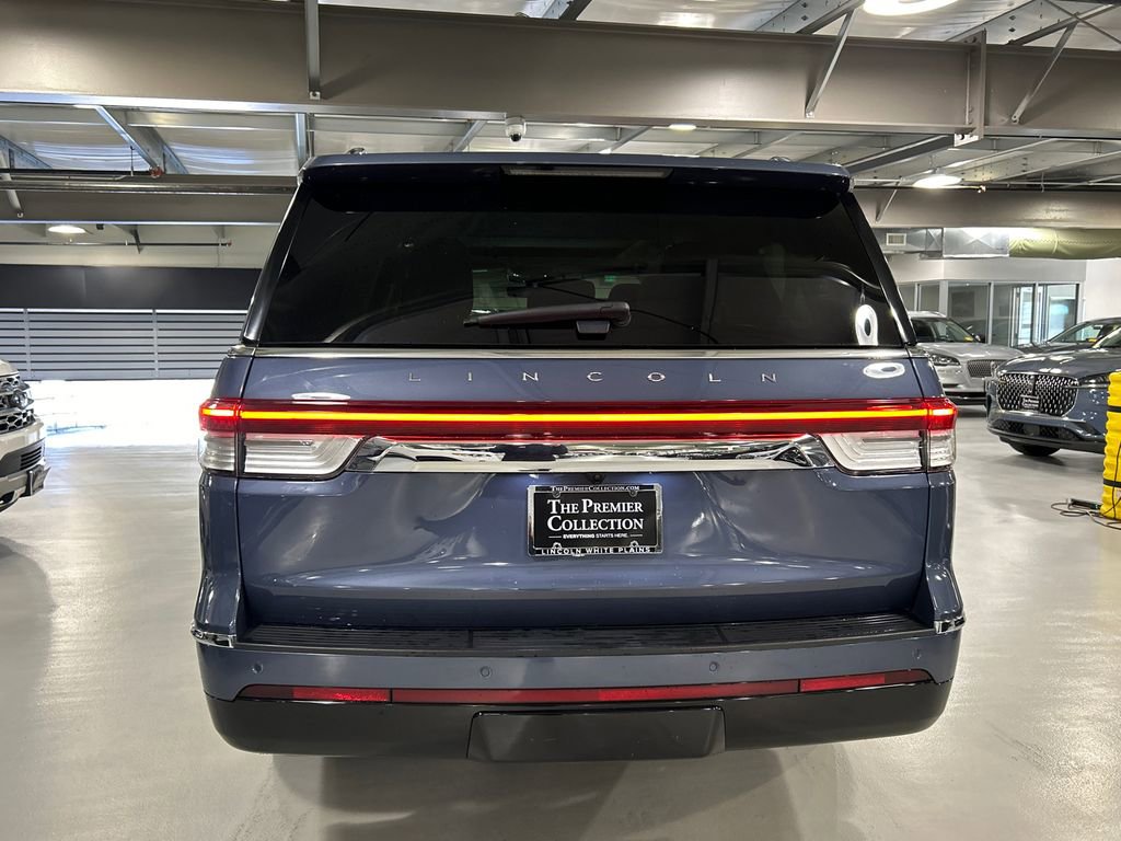 Used 2023 Lincoln Navigator L Reserve AWD/4WD image 3