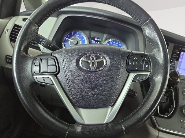 Used 2019 Toyota Sienna XLE Premium FWD image 21