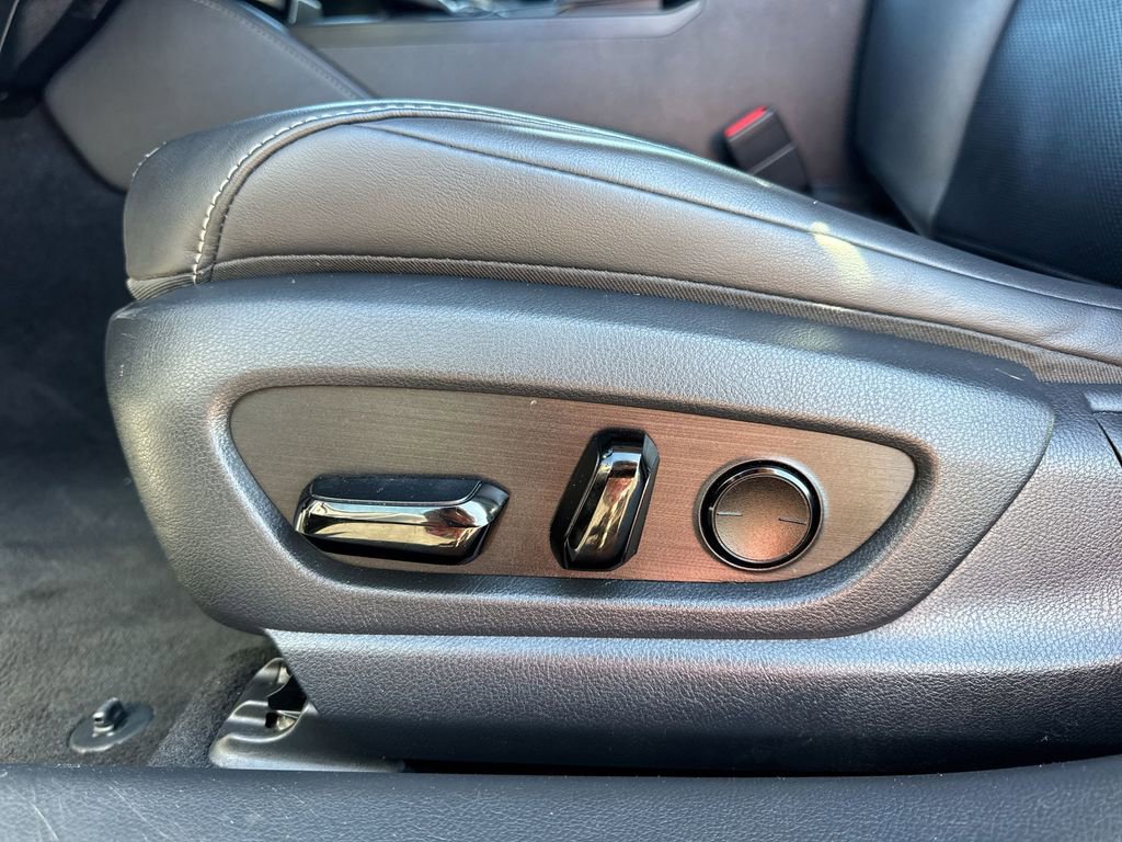 Used 2019 Lexus ES 300h w/ Premium Package image 12