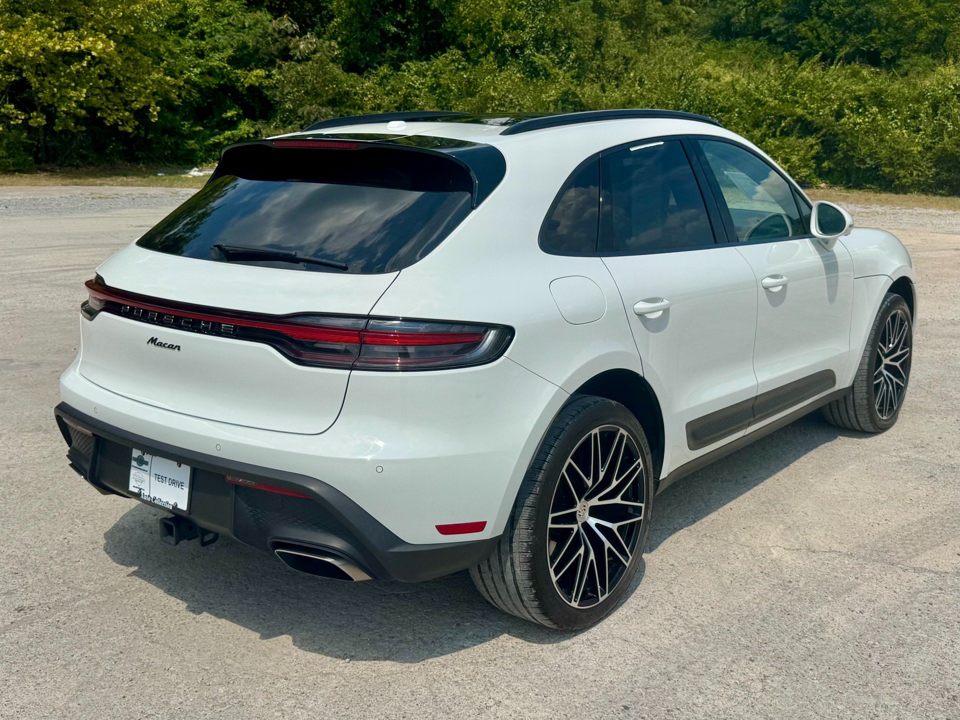 Used 2024 Porsche Macan AWD/4WD image 3