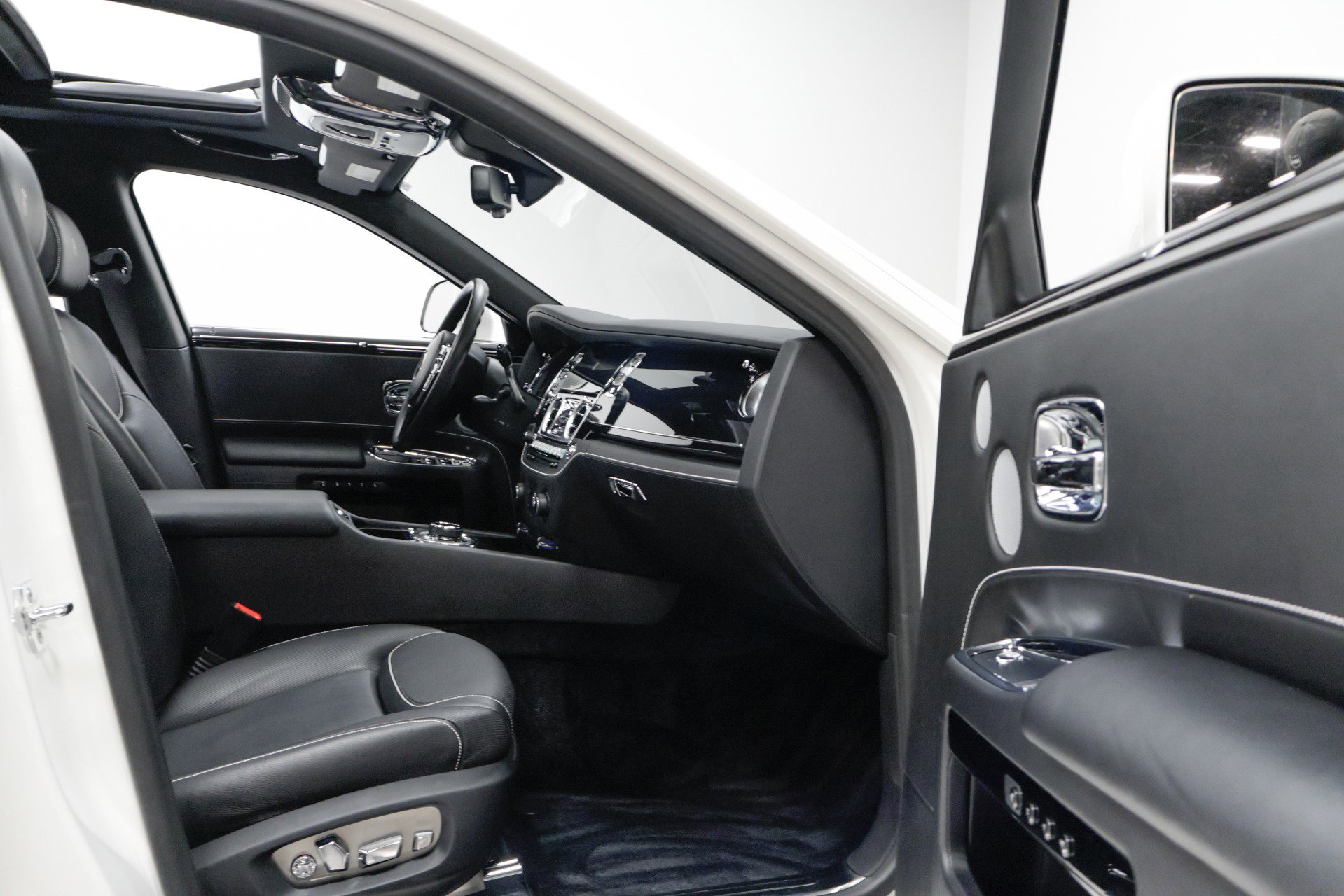 Used 2016 Rolls-Royce Ghost image 66