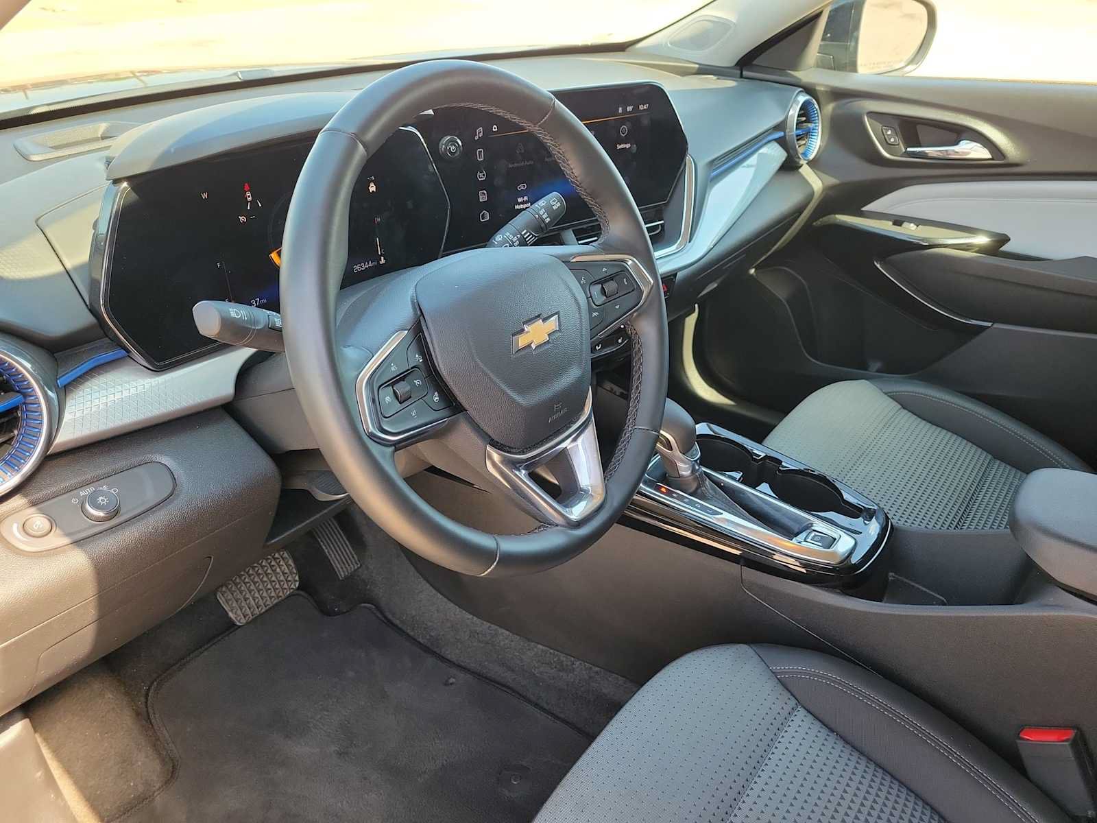 Used 2025 Chevrolet Trax LT w/ LT Convenience Package FWD image 10
