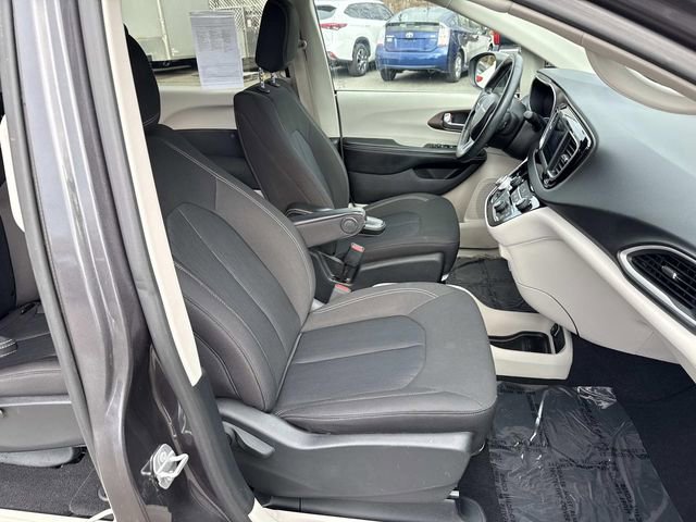 Used 2020 Chrysler Voyager LX w/ Cold Weather Group image 6