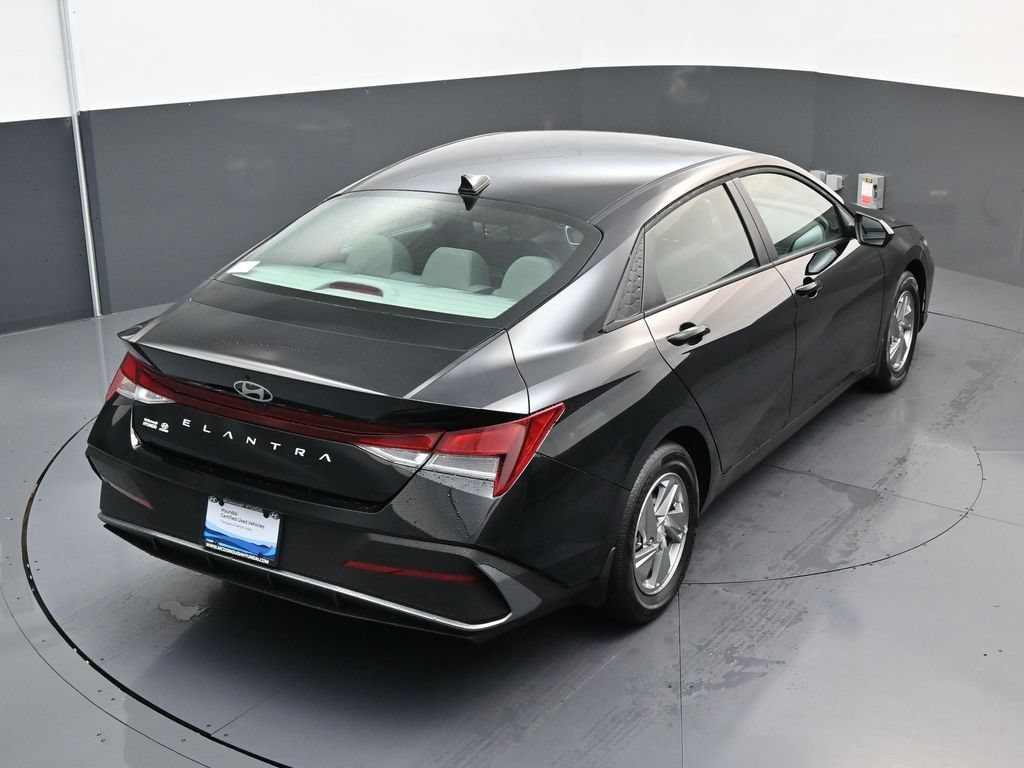Certified 2026 Hyundai Elantra SE FWD image 15