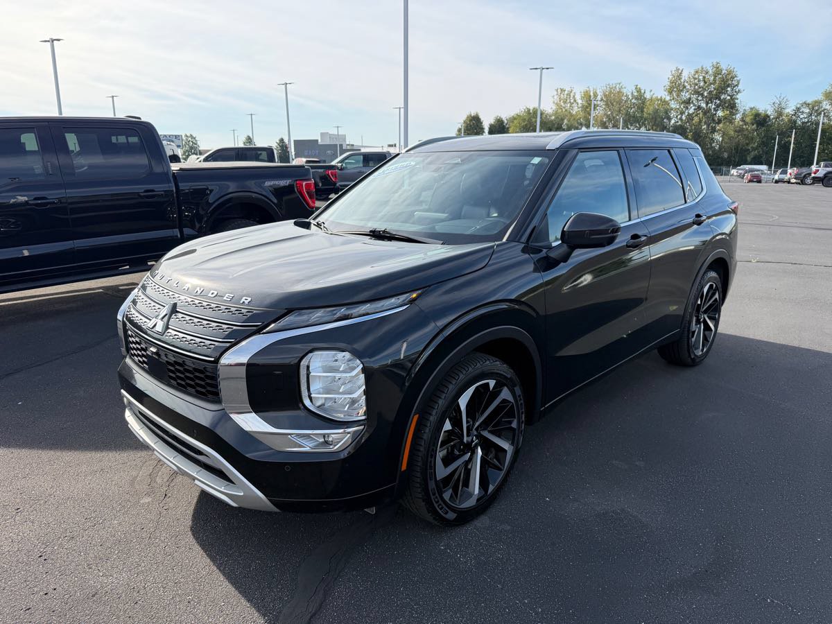 Used 2024 Mitsubishi Outlander SEL AWD/4WD image 1