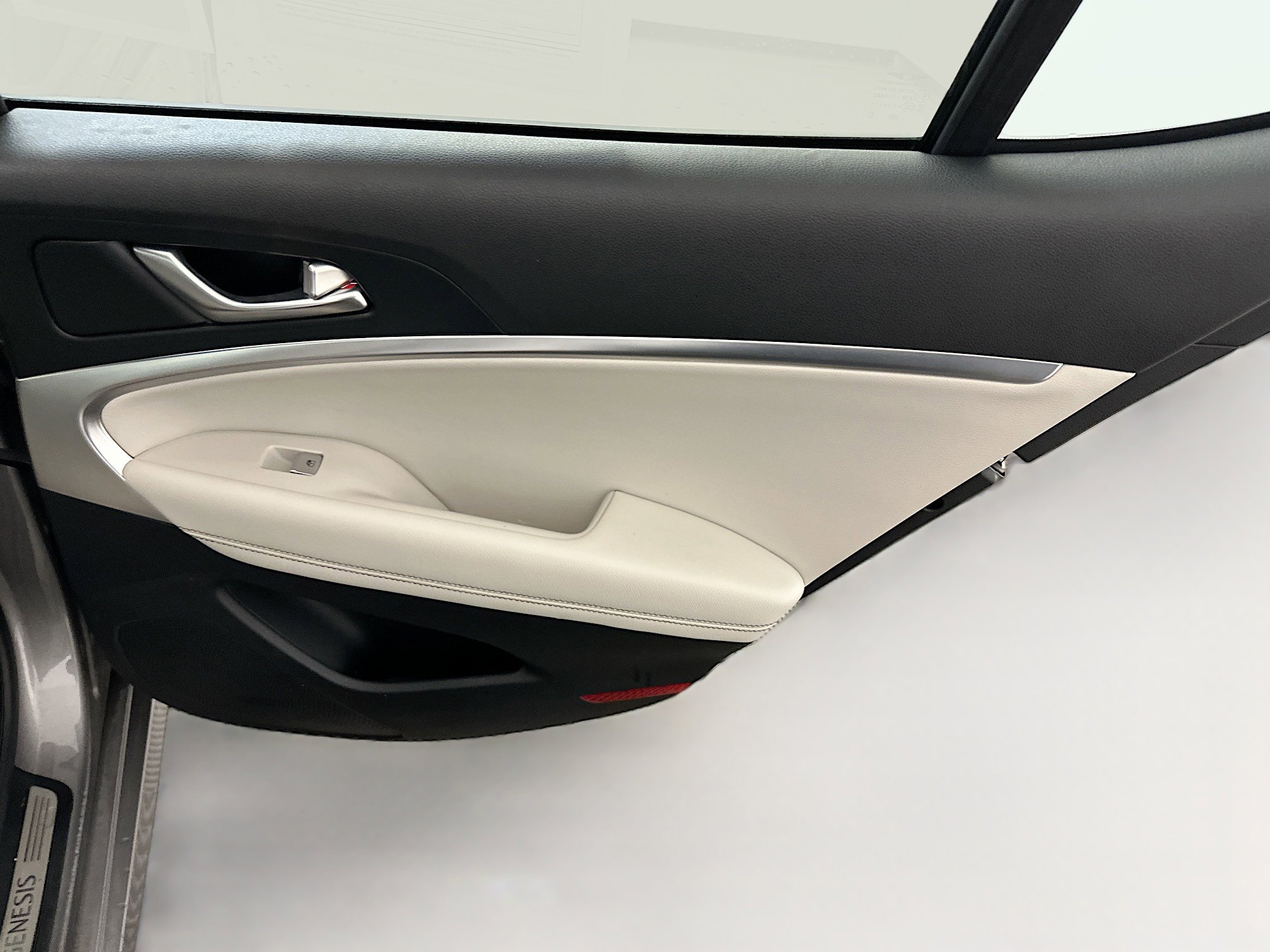 Used 2025 Genesis G70 2.5T image 31