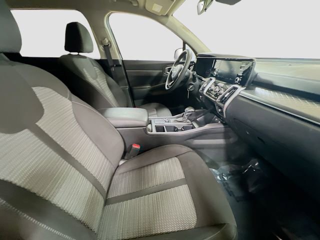 Certified 2023 Kia Sorento LX image 28