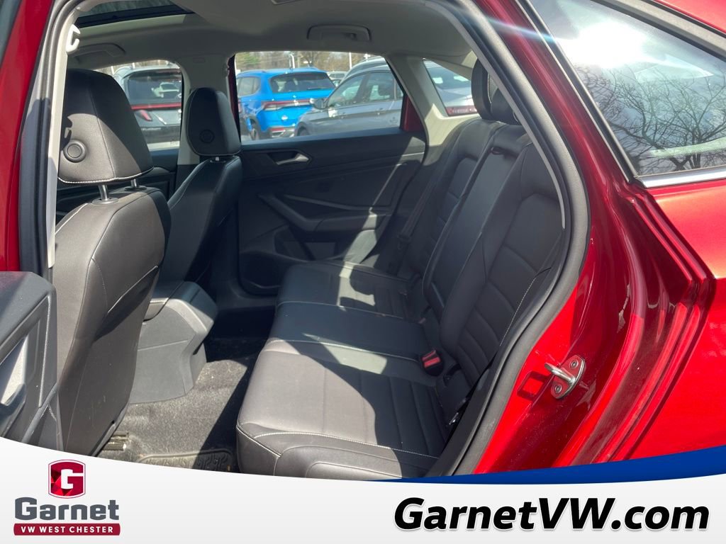 Used 2023 Volkswagen Jetta SE w/ Panoramic Sunroof Package image 12