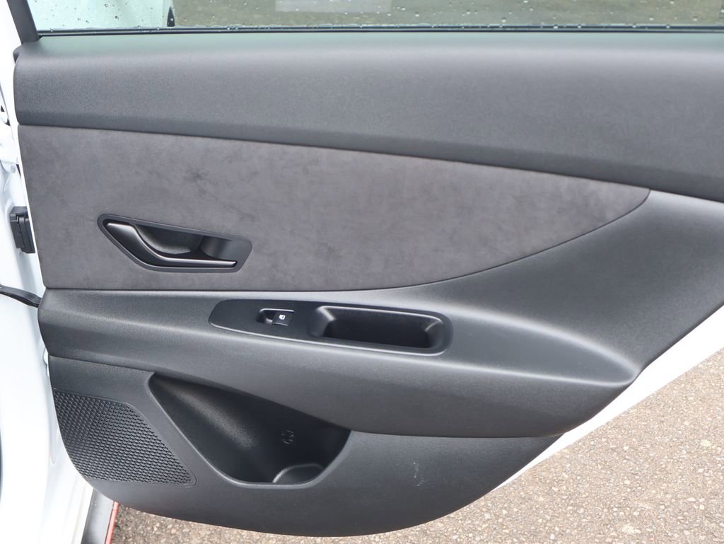 Used 2025 Hyundai Elantra N image 30