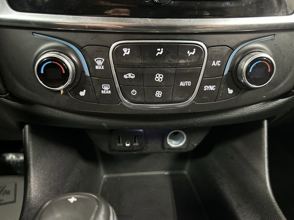 Used 2020 Chevrolet Traverse LT w/ Driver Confidence II Package image 16