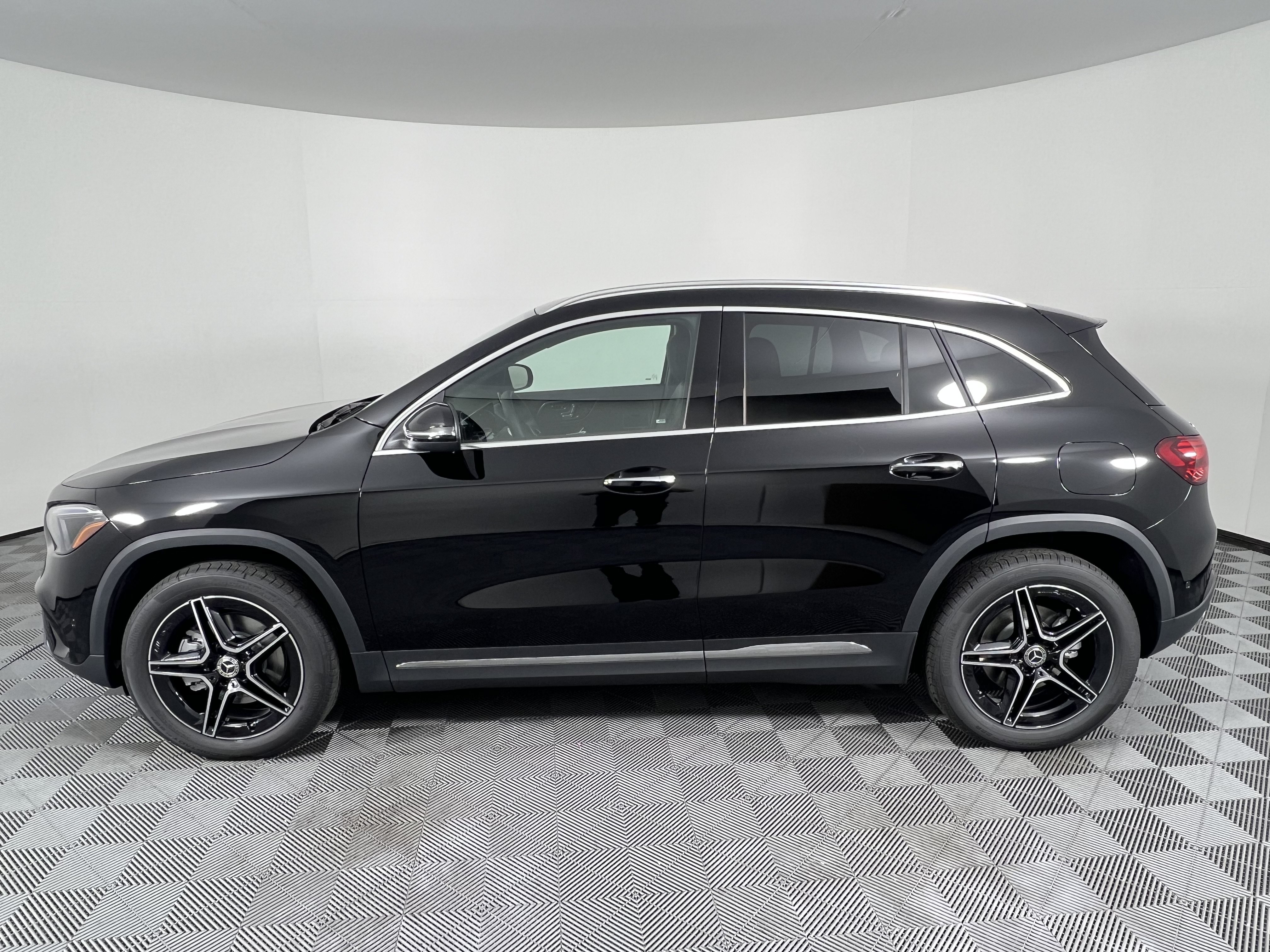 New 2026 Mercedes-Benz GLA 250 4MATIC image 9