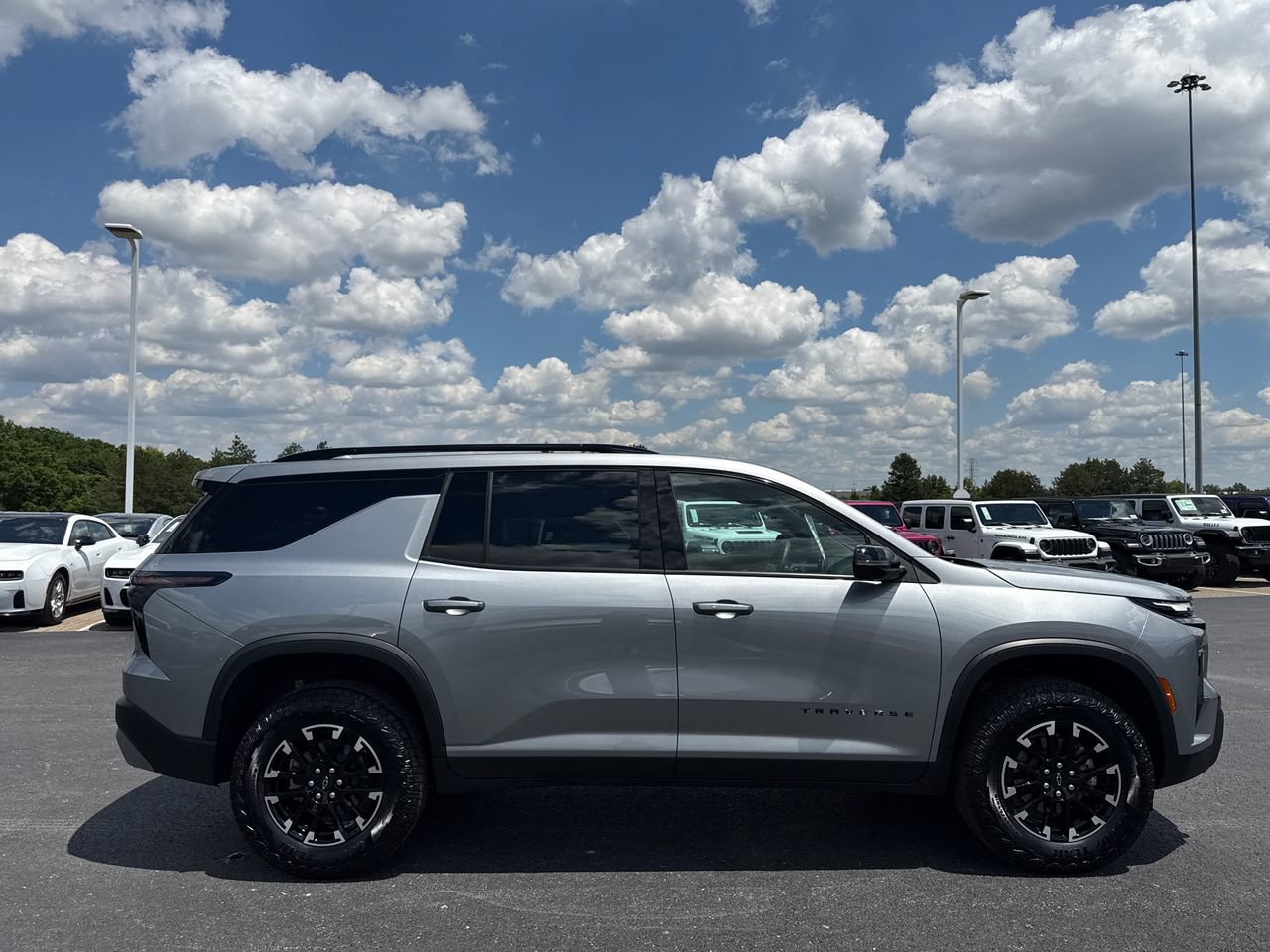 Used 2026 Chevrolet Traverse Z71 AWD/4WD image 2
