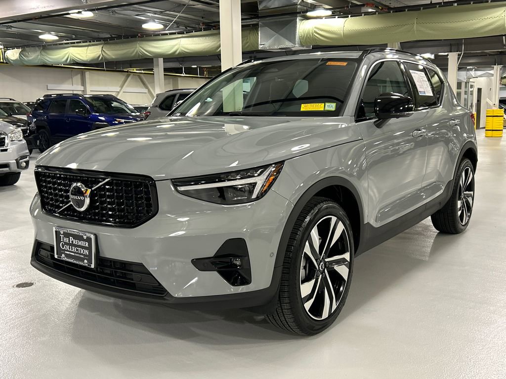 Used 2026 Volvo XC40 B5 Ultra w/ Climate Package image 5