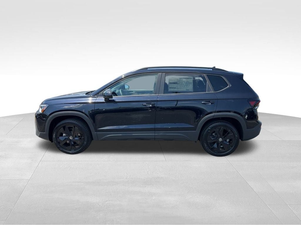 New 2025 Volkswagen Taos SE FWD image 4