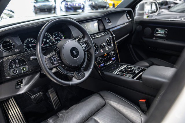 Used 2022 Rolls-Royce Cullinan Black Badge AWD/4WD image 39