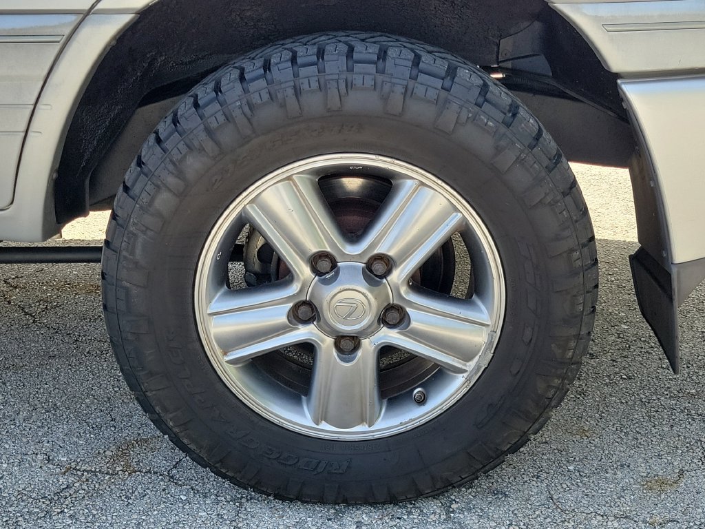 Used 2006 Lexus LX 470 4WD w/ Preferred Accessory Pkg image 12