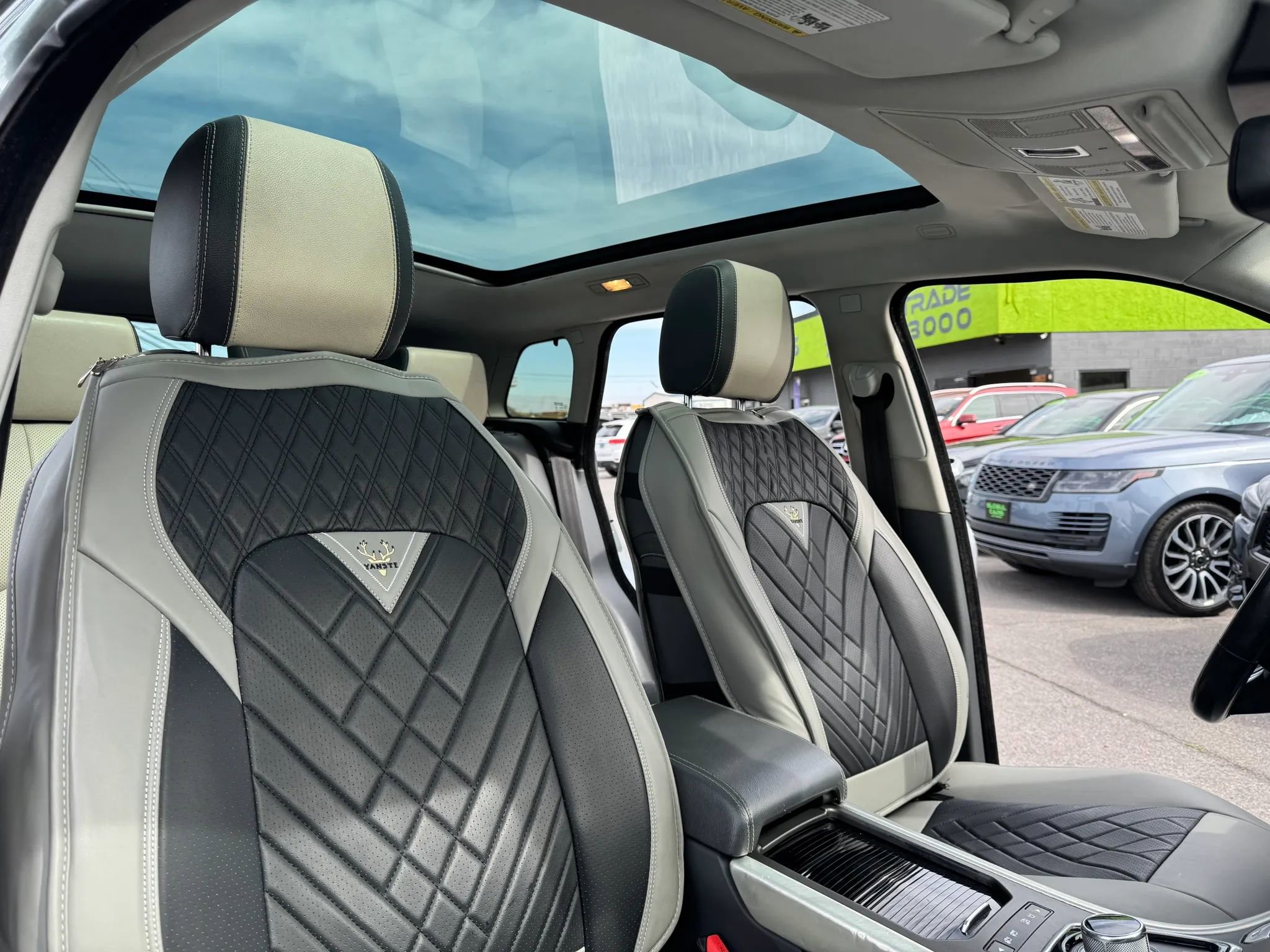 Used 2016 Land Rover Range Rover Evoque SE Premium image 15