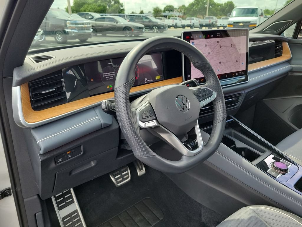 Used 2025 Volkswagen Tiguan SEL R-Line AWD/4WD image 10