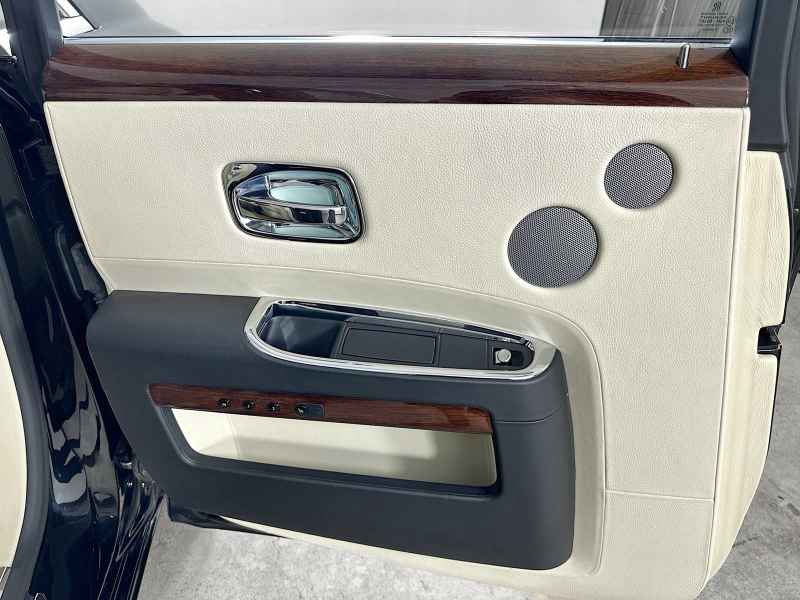 Used 2010 Rolls-Royce Ghost RWD image 36